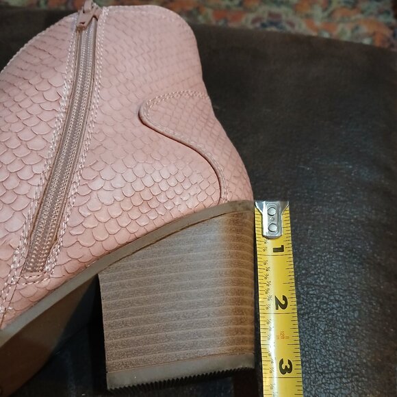 Womens Size 8 pink booties - Picture 10 of 10